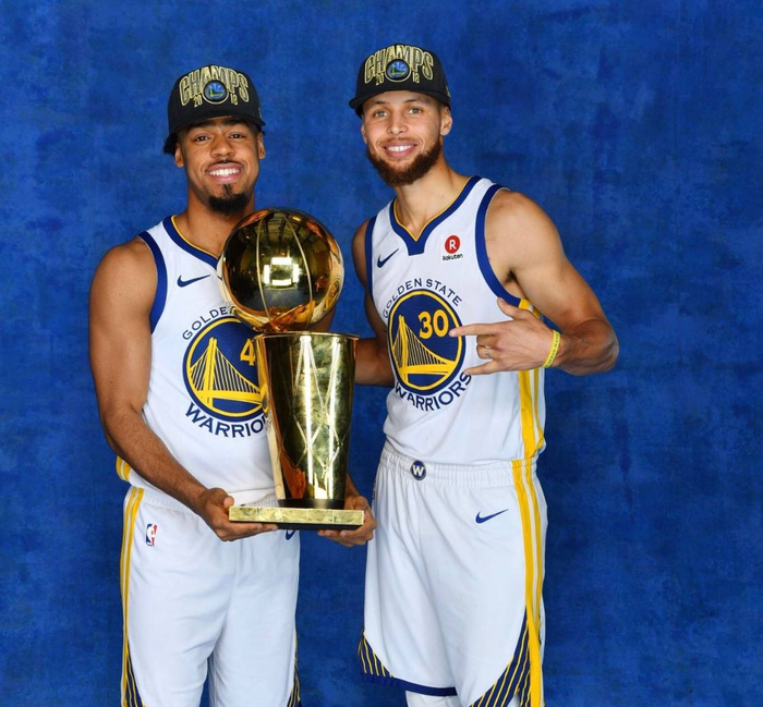 沪媒：足协杯决赛有六成是河南球迷，“球迷专列”重现江湖（沪媒：足协杯决赛现场河南球迷占比达六成，“球迷专列”回归江湖）