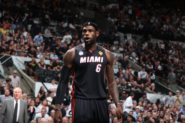 中国澳门U20男足队长：跟学校请假来踢全运会，还得补作业（中国澳门U20男足队长为踢全运会向学校请假，赛后还要补作业）