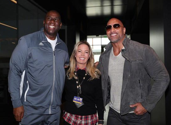 欧冠决赛用球谍照：包含白+深紫，灵感来自举办城市布达佩斯（欧冠决赛官方用球曝光：白与深紫配色，设计灵感取自布达佩斯）