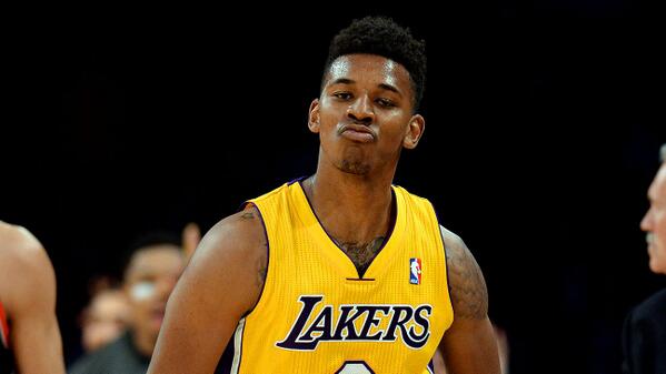 2025年球衣销量：亚马尔力压梅罗排第一；皇萨塔俱乐部前三（2025年球衣热卖榜：亚马尔超越梅罗夺魁，皇萨塔包揽俱乐部前三）