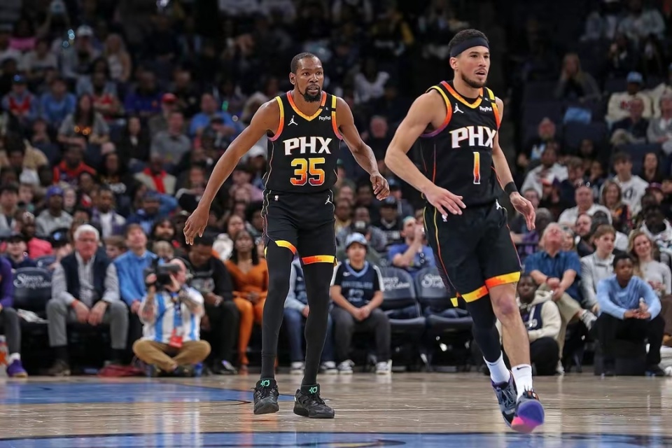 WTT总决赛：王楚钦／孙颖莎战胜印度组合，收获赛事开门红（WTT总决赛首战告捷：王楚钦／孙颖莎击败印度组合）