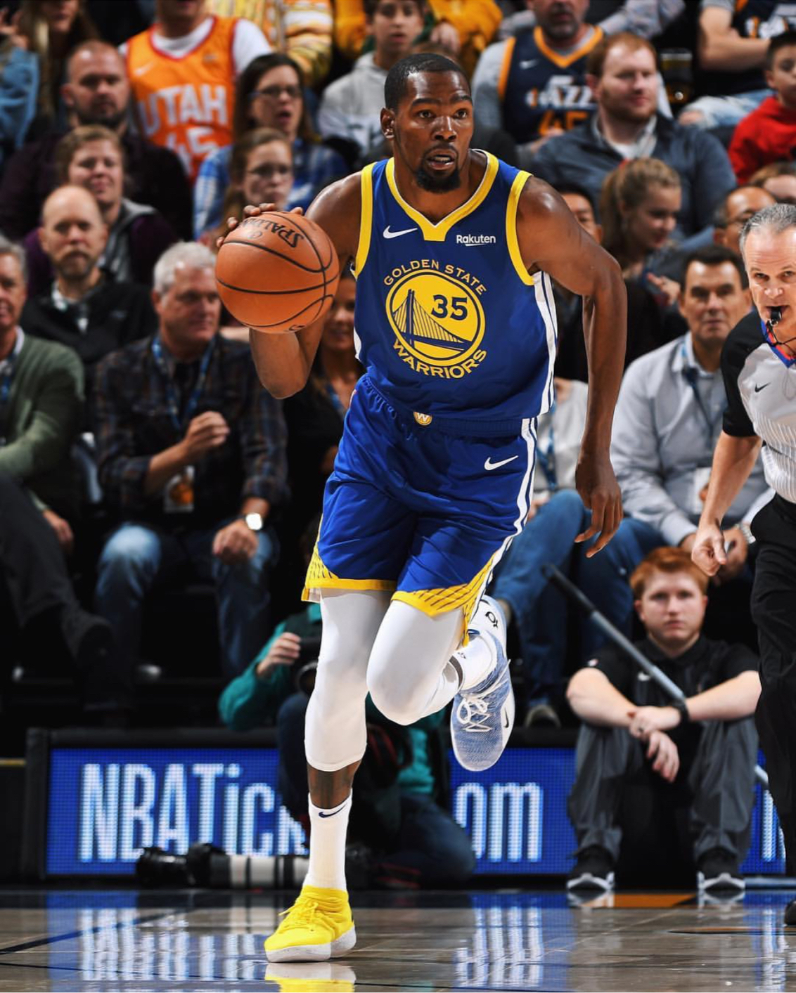 康宁汉姆29+10+8率队大胜，个人高效砍下准三双（康宁汉姆29分10板8助高效发威，领衔大胜收获准三双）