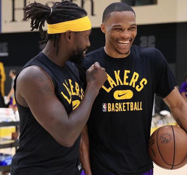 罗马3-1客胜克雷莫内塞登顶意甲，苏莱、埃文-弗格森、利马破门（罗马客场3-1击退克雷莫内塞登顶意甲榜首，苏莱、埃文-弗格森、利马相继建功）