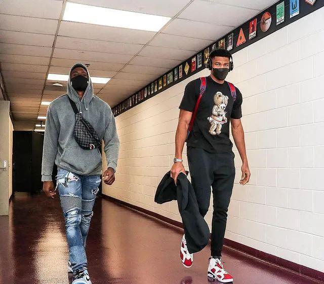 利物浦1-0皇马，麦卡利斯特制胜，库尔图瓦八扑救难掩失利（红军1-0力克皇马：麦卡利斯特攻入制胜球，库尔图瓦8次扑救仍无力回天）