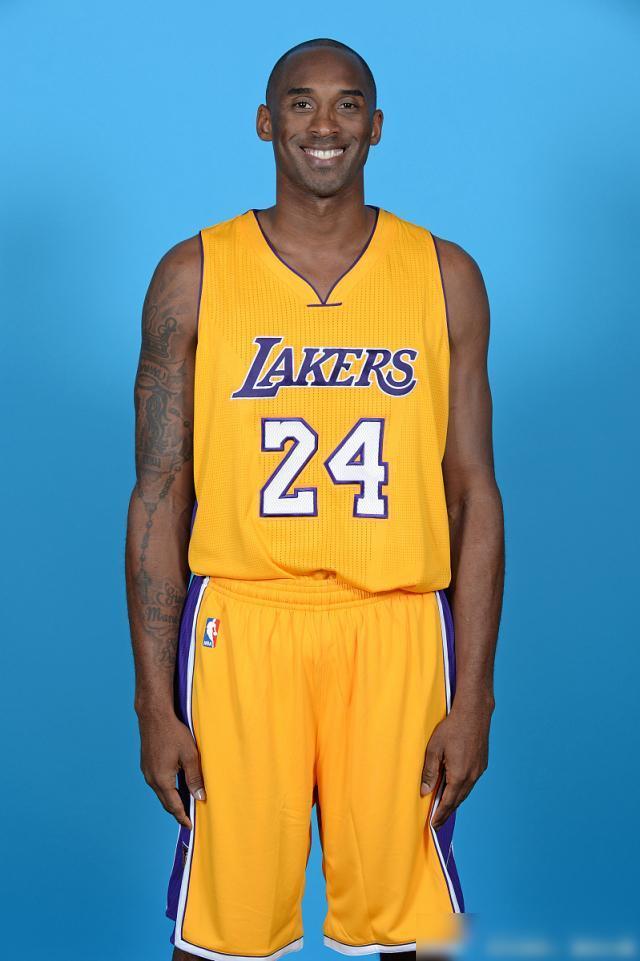 再起风波，内马尔：向教练致歉？又是哪个狗屎记者编造的谎言（风波再起，内马尔否认向教练道歉：是谁在捏造谣言？）