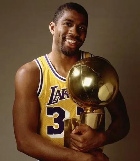 齐达内晒和樊振东打球照，足球界和乒乓球界梦幻联动，网友直呼：太帅了（齐达内晒与樊振东同框打球照，足坛乒坛梦幻联动，网友：帅爆了）