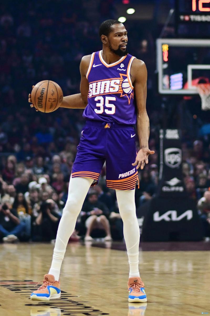 湖人浓眉哥篮下统治助力球队获胜（浓眉内线制霸，助湖人拿下胜利）