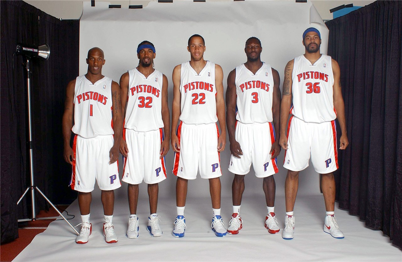 世体：预计有3400名法兰克福球迷远征巴萨，其中1000人没票（世体：法兰克福预计有3400名球迷赴巴萨客场，其中1000人无票）