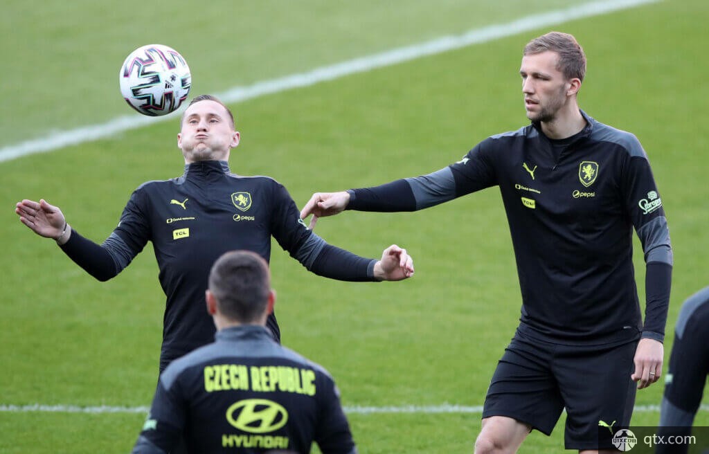 他在场上的 他在场上的